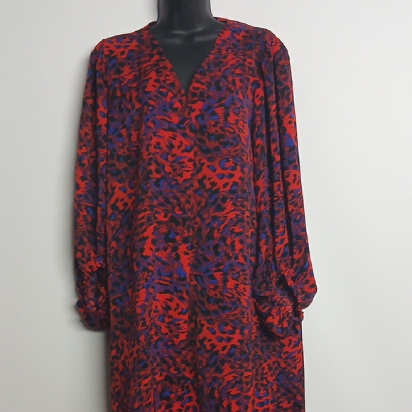 JODIFL Dresses & Skirts - Jodifl Women Vibrant Red Blue Patterned Dress size Medium NWT